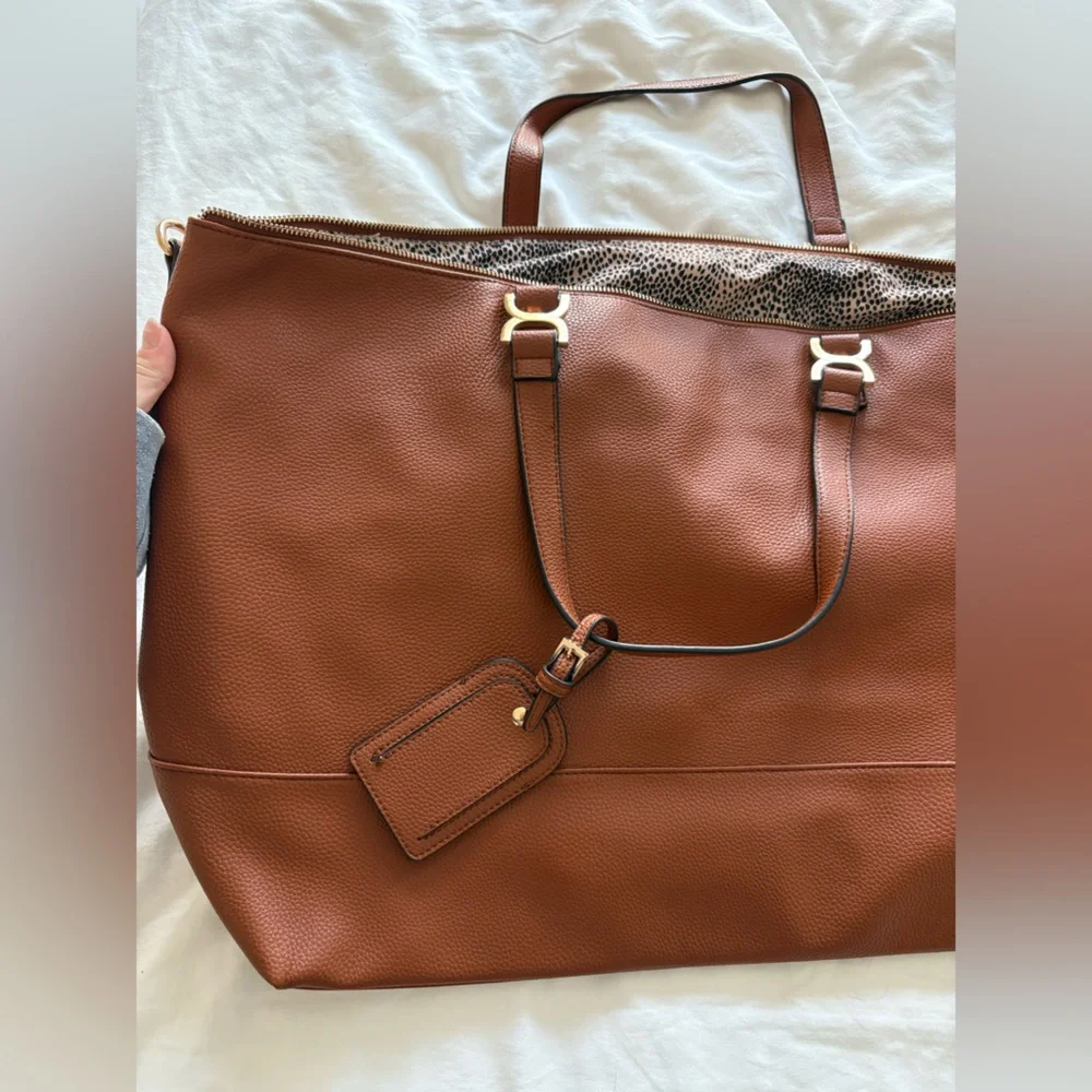 Women's Large Brown Tote Bag - Classic Faux Leather Travel Tote - Picture 2 of 9